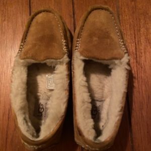 Women’s UGG slipper
